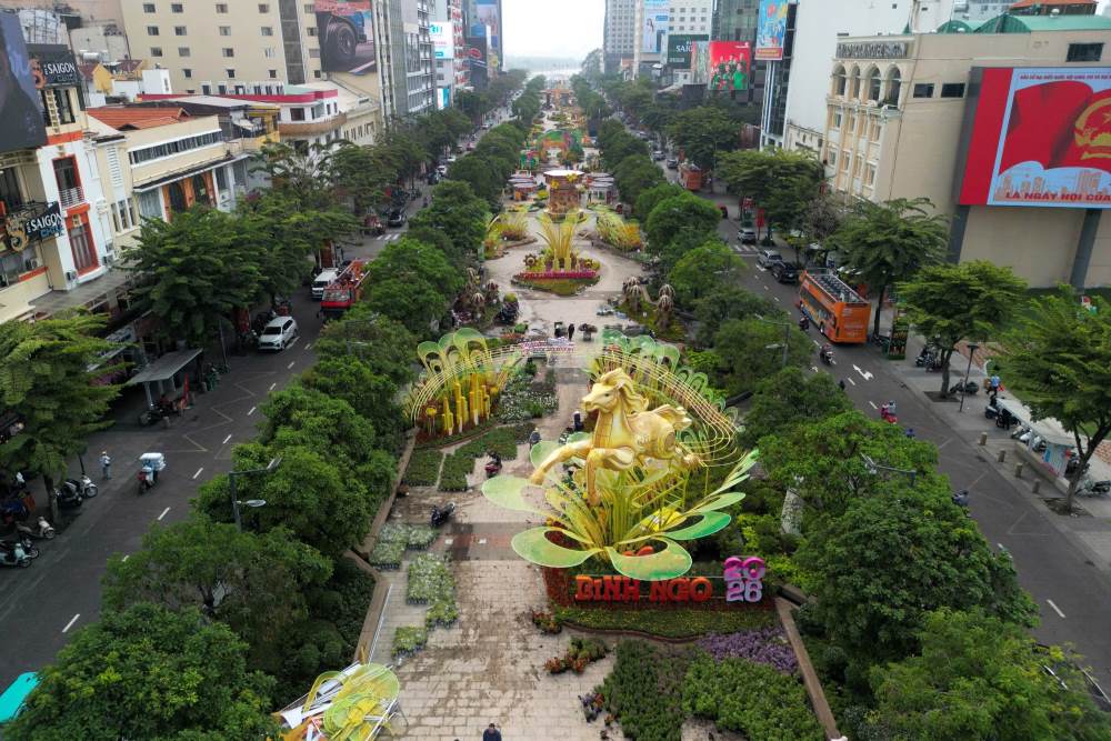 Đường hoa Nguyễn Huệ